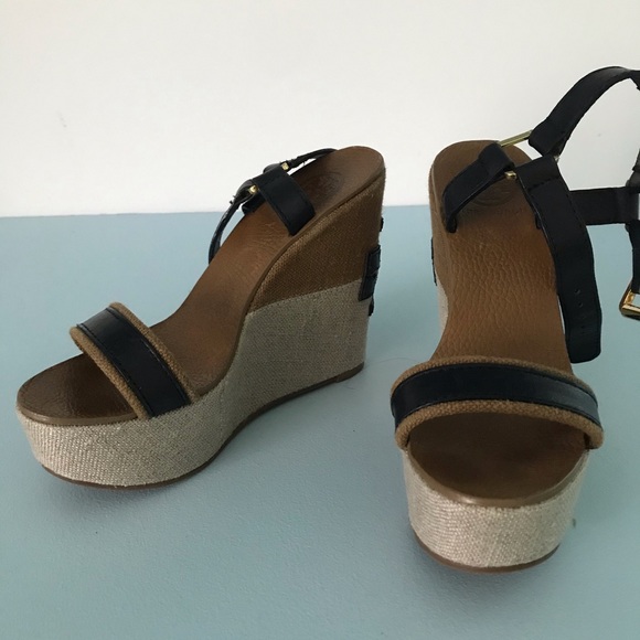 Tory Burch wedge with logo. Size 5 - Picture 3 of 8
